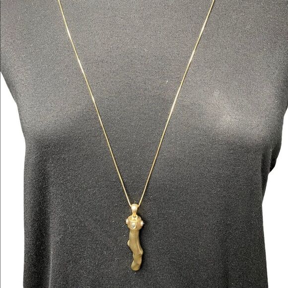 Chicos gold pendant with black and white crystals adjustable 18” -22” chain - Picture 1 of 9